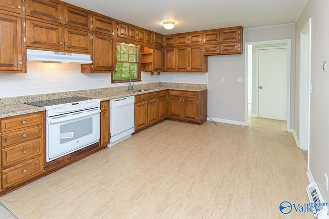 3226 Lewisburg Drive, Huntsville, AL 35811