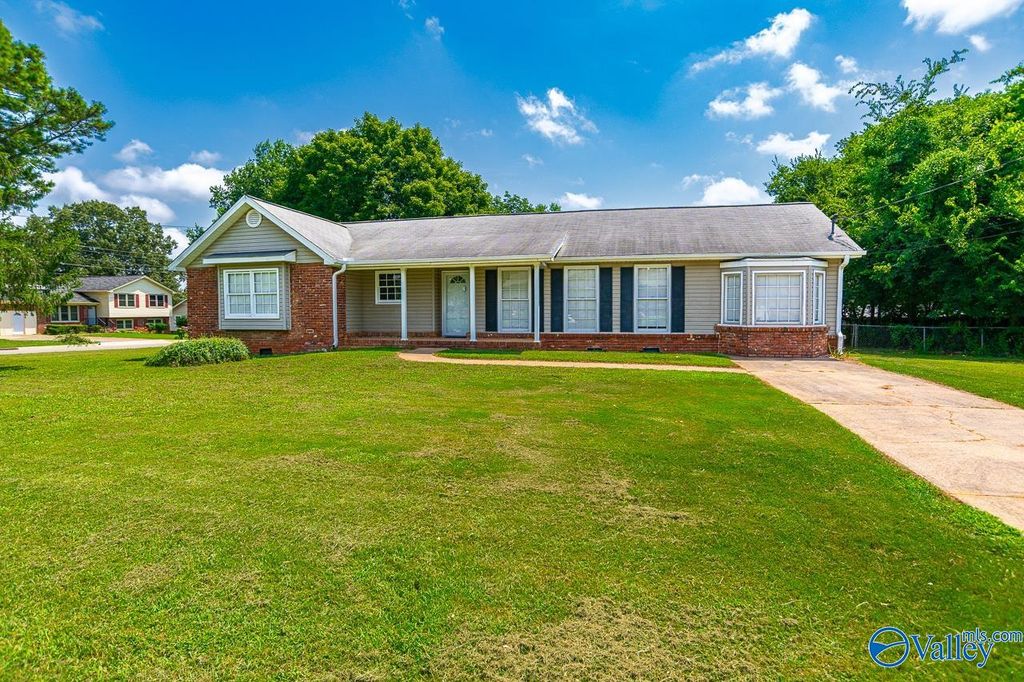 3226 Lewisburg Drive, Huntsville, AL 35811