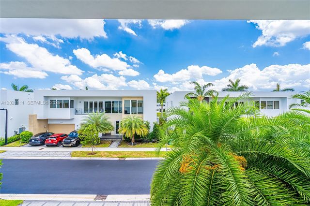 10267 NW 75th Ter, Doral, FL 33178