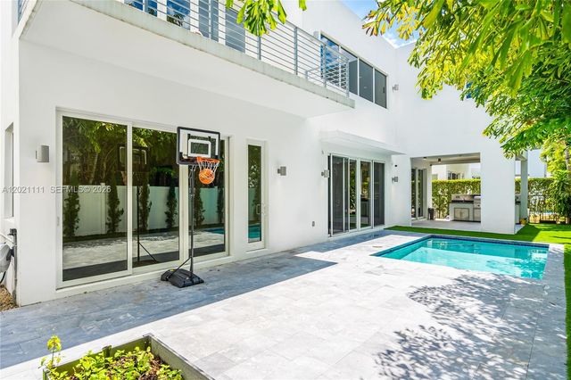 10267 NW 75th Ter, Doral, FL 33178