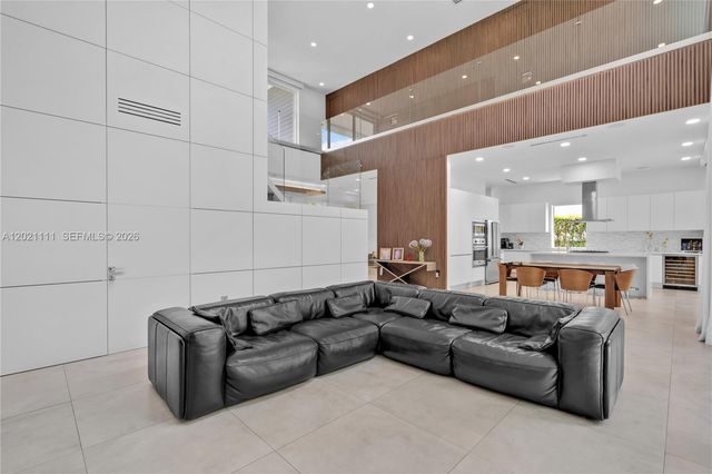 10267 NW 75th Ter, Doral, FL 33178