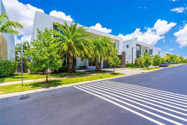 10267 NW 75th Ter, Doral, FL 33178