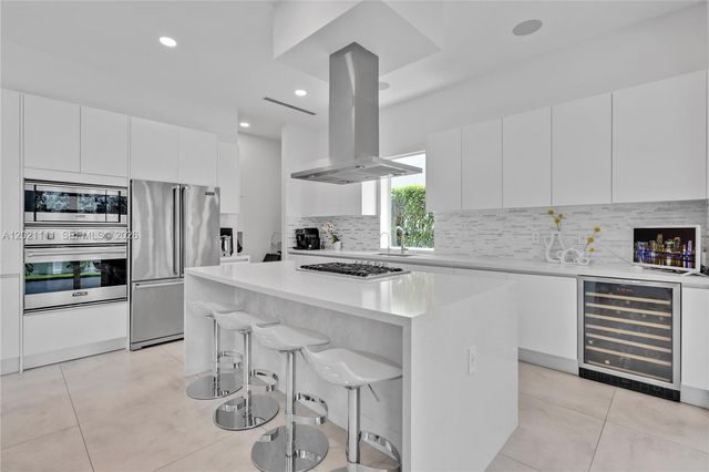 10267 NW 75th Ter, Doral, FL 33178