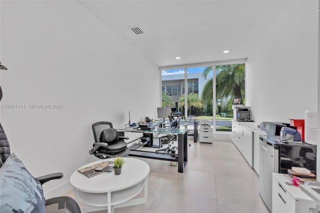 10267 NW 75th Ter, Doral, FL 33178