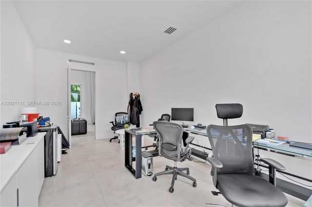10267 NW 75th Ter, Doral, FL 33178