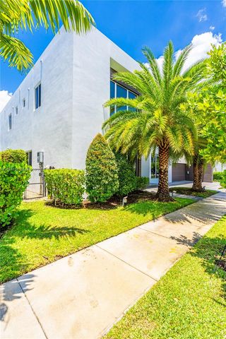 10267 NW 75th Ter, Doral, FL 33178