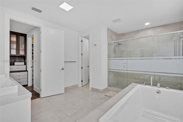 10267 NW 75th Ter, Doral, FL 33178