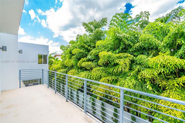 10267 NW 75th Ter, Doral, FL 33178