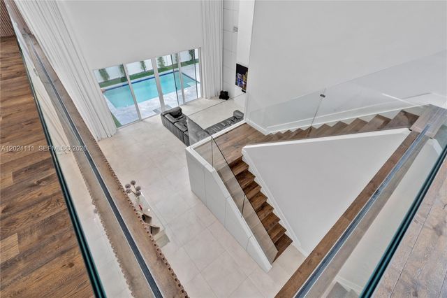 10267 NW 75th Ter, Doral, FL 33178