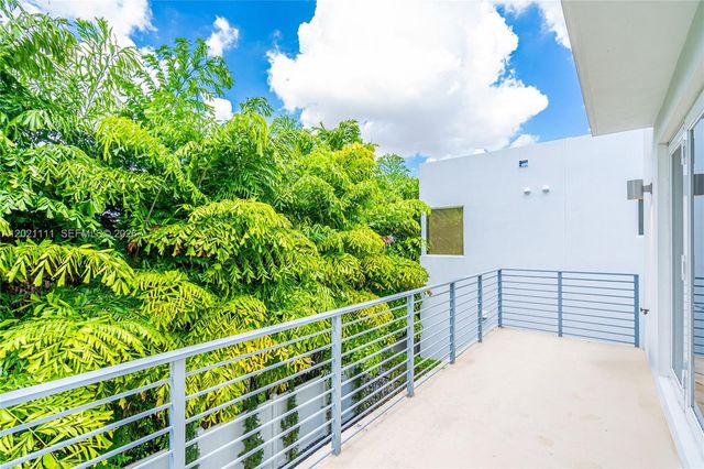 10267 NW 75th Ter, Doral, FL 33178