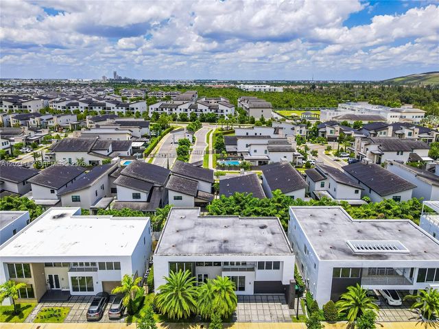 10267 NW 75th Ter, Doral, FL 33178