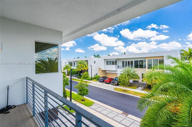 10267 NW 75th Ter, Doral, FL 33178