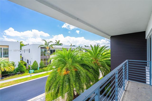 10267 NW 75th Ter, Doral, FL 33178