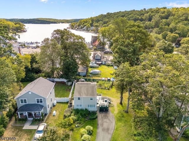 19 W River Styx Rd, Hopatcong Boro, NJ 07843