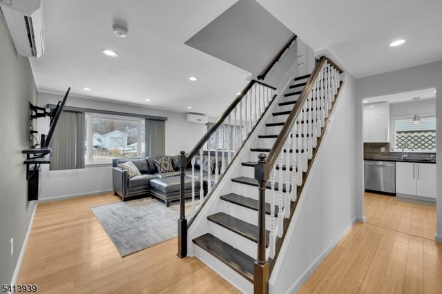 19 W River Styx Rd, Hopatcong Boro, NJ 07843