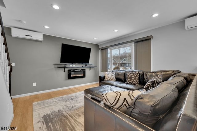 19 W River Styx Rd, Hopatcong Boro, NJ 07843