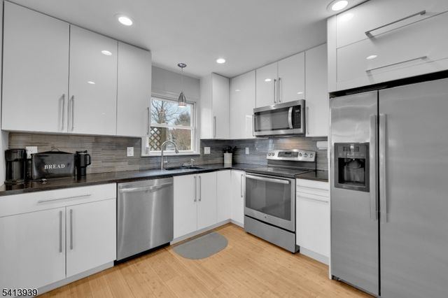 19 W River Styx Rd, Hopatcong Boro, NJ 07843