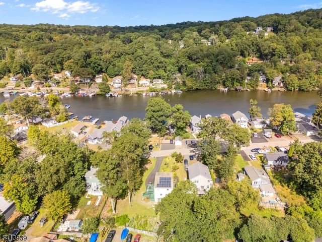 19 W River Styx Rd, Hopatcong Boro, NJ 07843