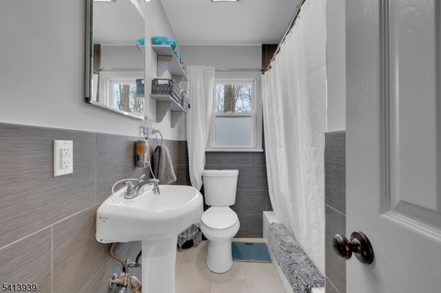 19 W River Styx Rd, Hopatcong Boro, NJ 07843