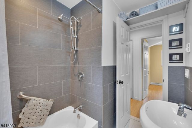 19 W River Styx Rd, Hopatcong Boro, NJ 07843