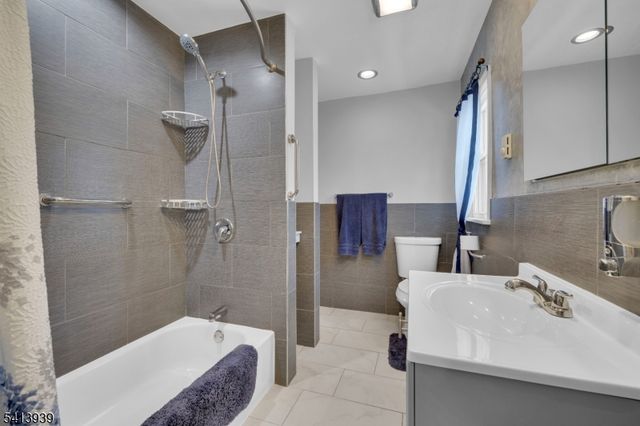 19 W River Styx Rd, Hopatcong Boro, NJ 07843