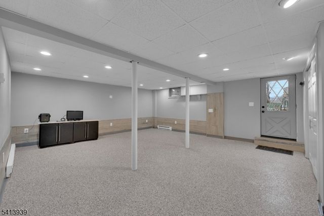 19 W River Styx Rd, Hopatcong Boro, NJ 07843