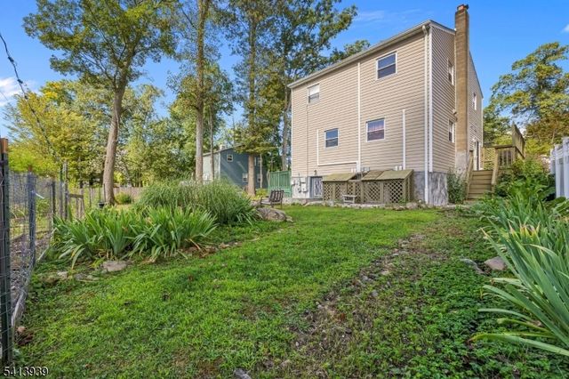 19 W River Styx Rd, Hopatcong Boro, NJ 07843