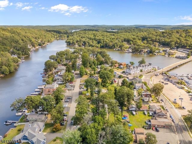 19 W River Styx Rd, Hopatcong Boro, NJ 07843