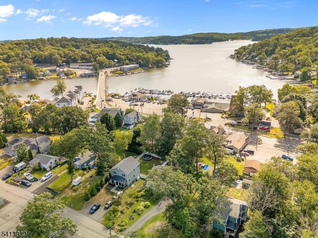 19 W River Styx Rd, Hopatcong Boro, NJ 07843