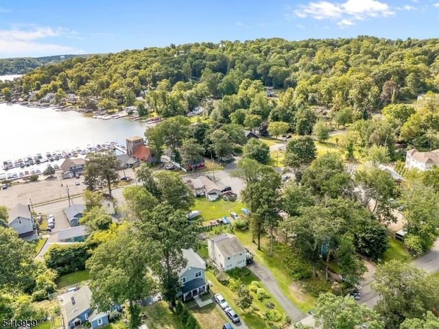 19 W River Styx Rd, Hopatcong Boro, NJ 07843