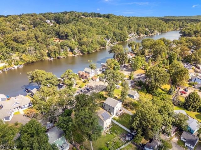 19 W River Styx Rd, Hopatcong Boro, NJ 07843