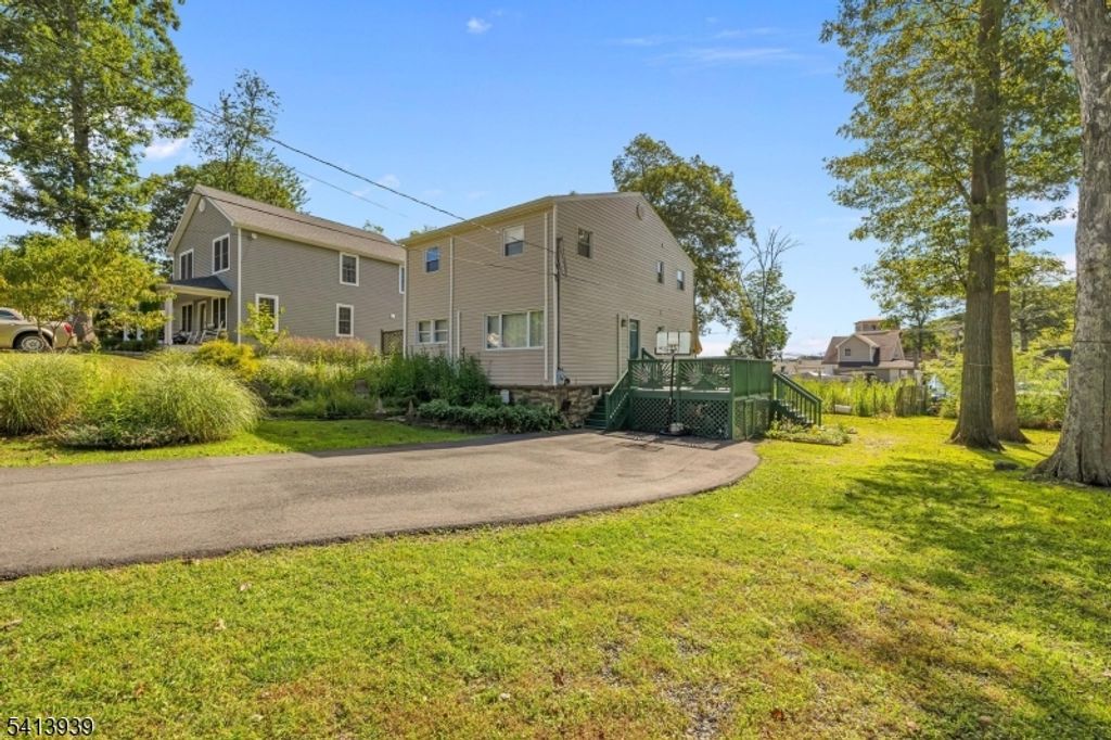 19 W River Styx Rd, Hopatcong Boro, NJ 07843