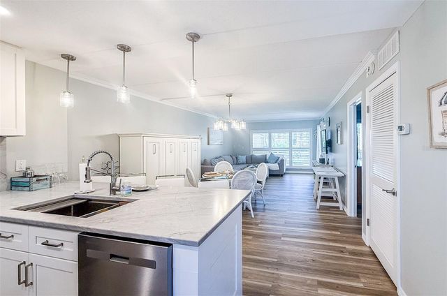 845 BENJAMIN FRANKLIN DRIVE 202, Sarasota, FL 34236