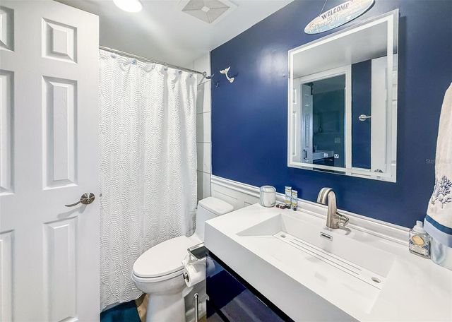 845 BENJAMIN FRANKLIN DRIVE 202, Sarasota, FL 34236