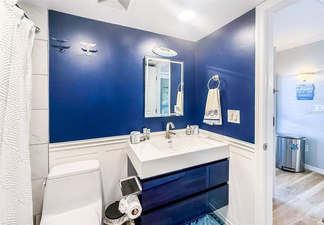 845 BENJAMIN FRANKLIN DRIVE 202, Sarasota, FL 34236