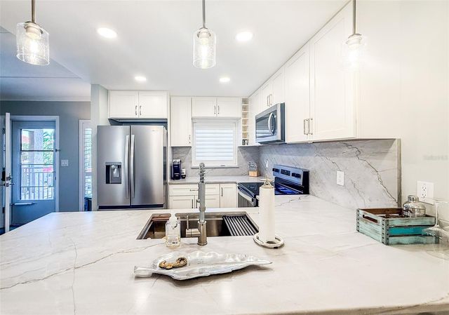 845 BENJAMIN FRANKLIN DRIVE 202, Sarasota, FL 34236