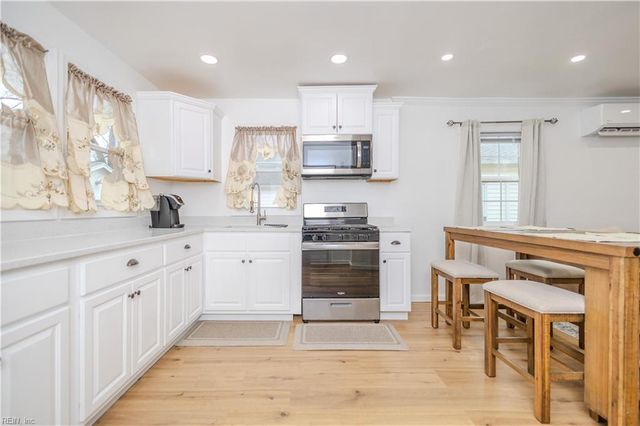 138 D View Ave Apt 1, Norfolk, VA 23503