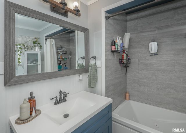 2131 15TH Street A, Moline, IL 61265