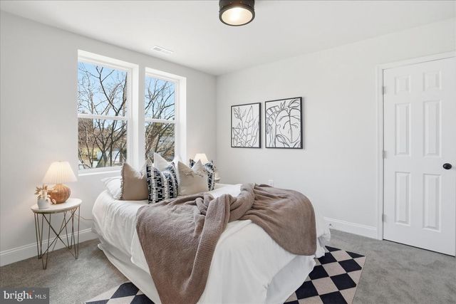 15 S MAULDIN AVE, North East, MD 21901