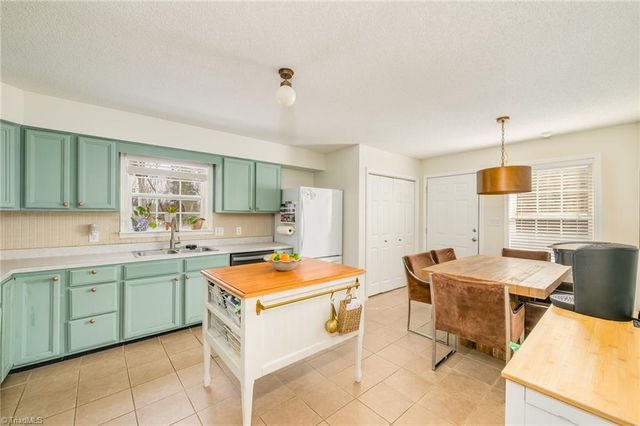 1321 Waybridge Lane, Winston-salem, NC 27103