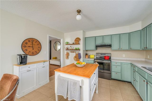 1321 Waybridge Lane, Winston-salem, NC 27103