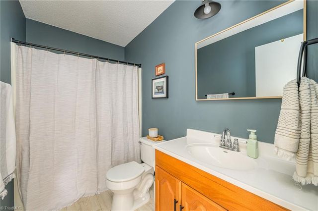 1321 Waybridge Lane, Winston-salem, NC 27103