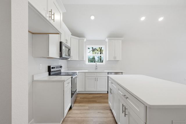 502 E North Avenue, Crestview, FL 32536