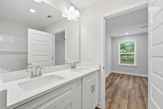 502 E North Avenue, Crestview, FL 32536