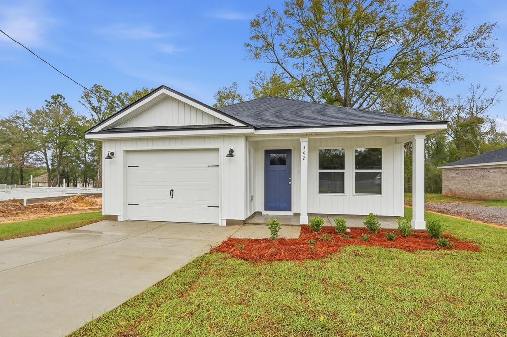 502 E North Avenue, Crestview, FL 32536