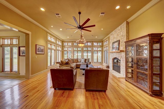 1104-B Lois St, Kerrville, TX 78028