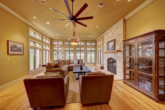 1104-B Lois St, Kerrville, TX 78028