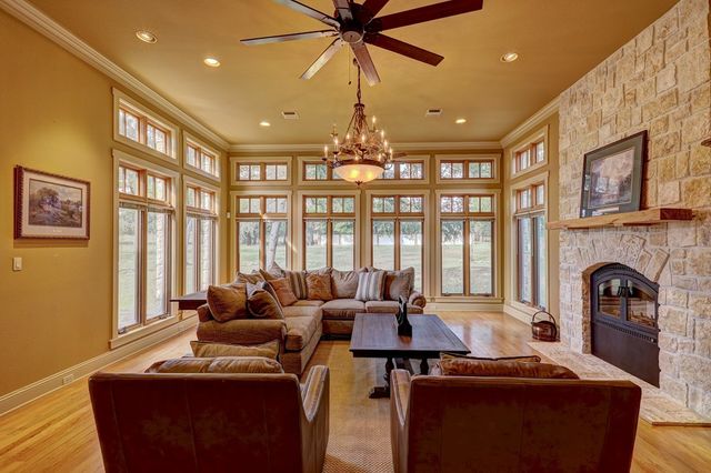 1104-B Lois St, Kerrville, TX 78028