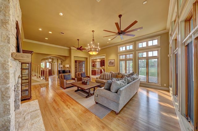 1104-B Lois St, Kerrville, TX 78028