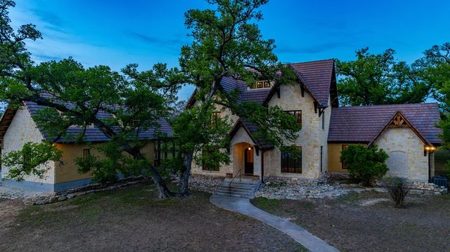 1104-B Lois St, Kerrville, TX 78028